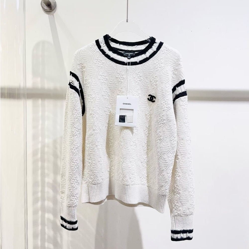 ❌sold❌Authentic CHANEL White Knit Fabric
